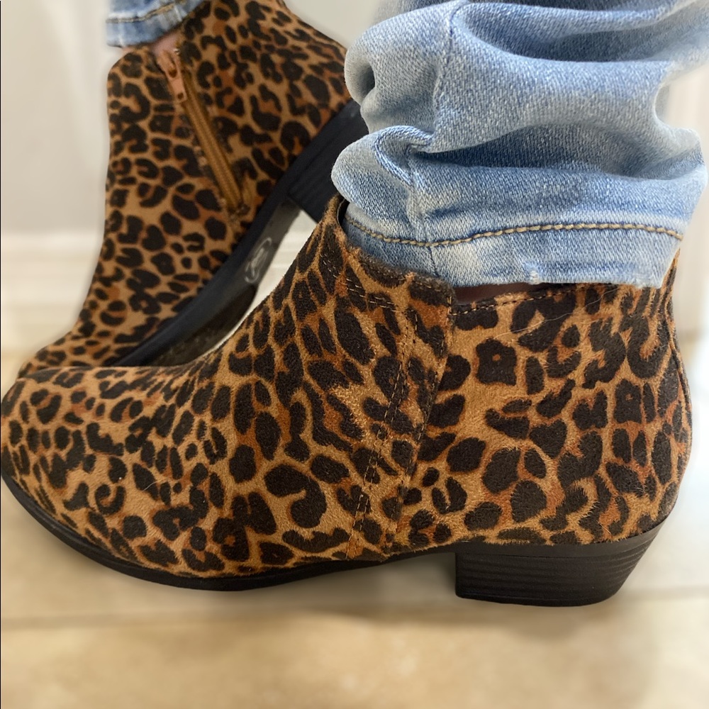 Leopard print size 7 booties
